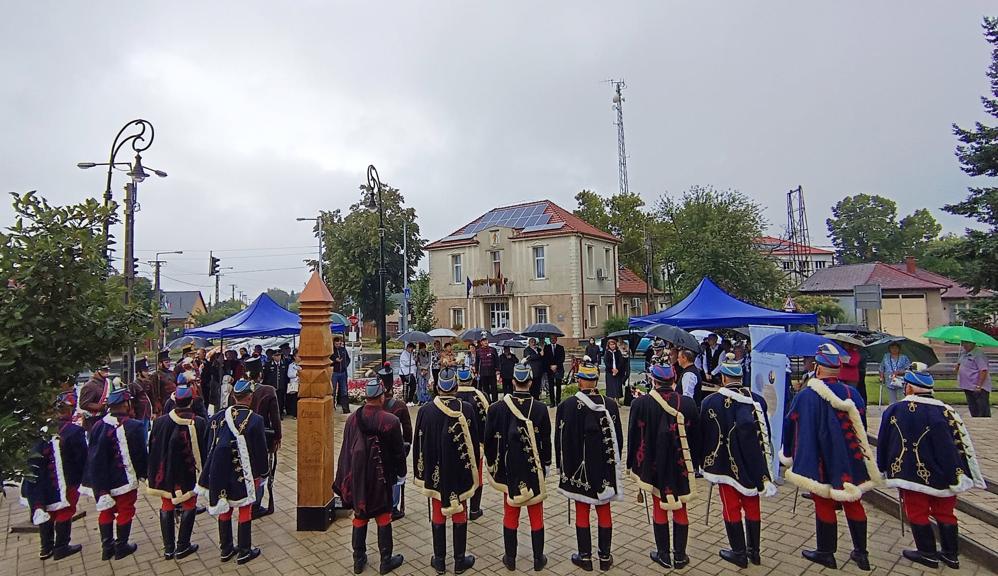 Huszárok tisztelgése emlékünnepen