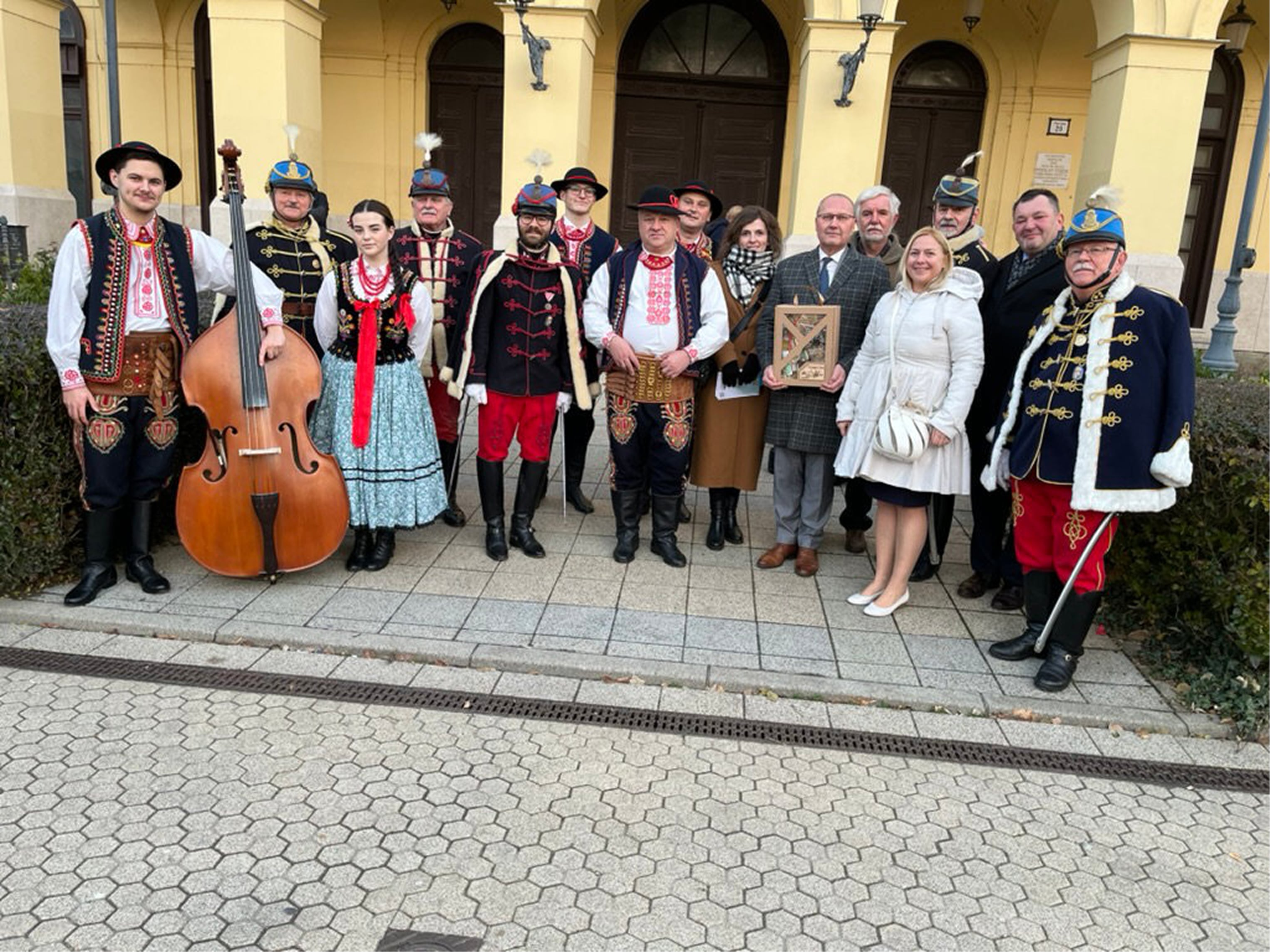 Ünnepi huszár díszegyenruhában