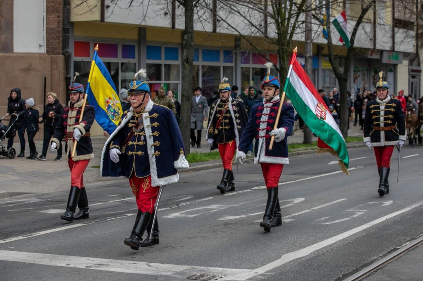Lovas huszárok a Hajdúság tájában